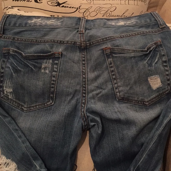 Distressed Jean Capris - Picture 6 of 8